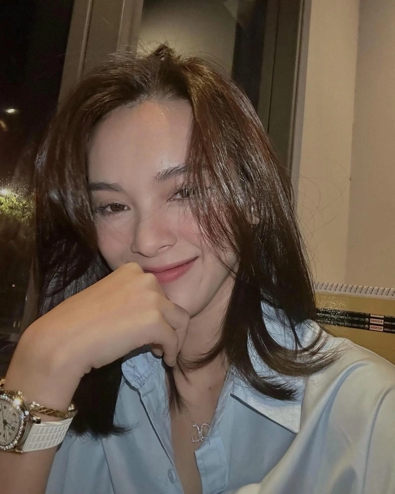 Khoảnh khắc Quỳnh Lương livestream tự nhiên