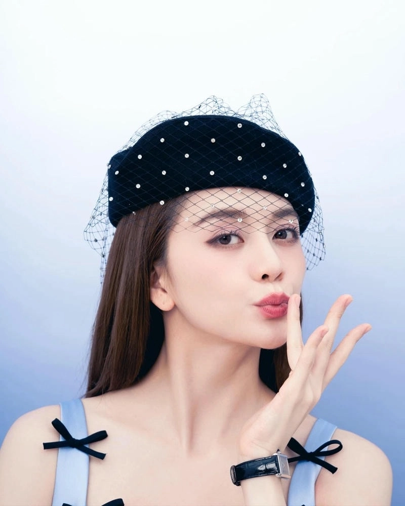 Cặp chị em Thiều Bảo Trang Thiều Bảo Trâm nổi bật