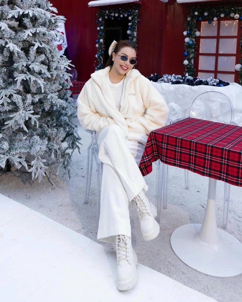 Thông tin đầy đủ Trà Ngọc Hằng sinh năm bao nhiều