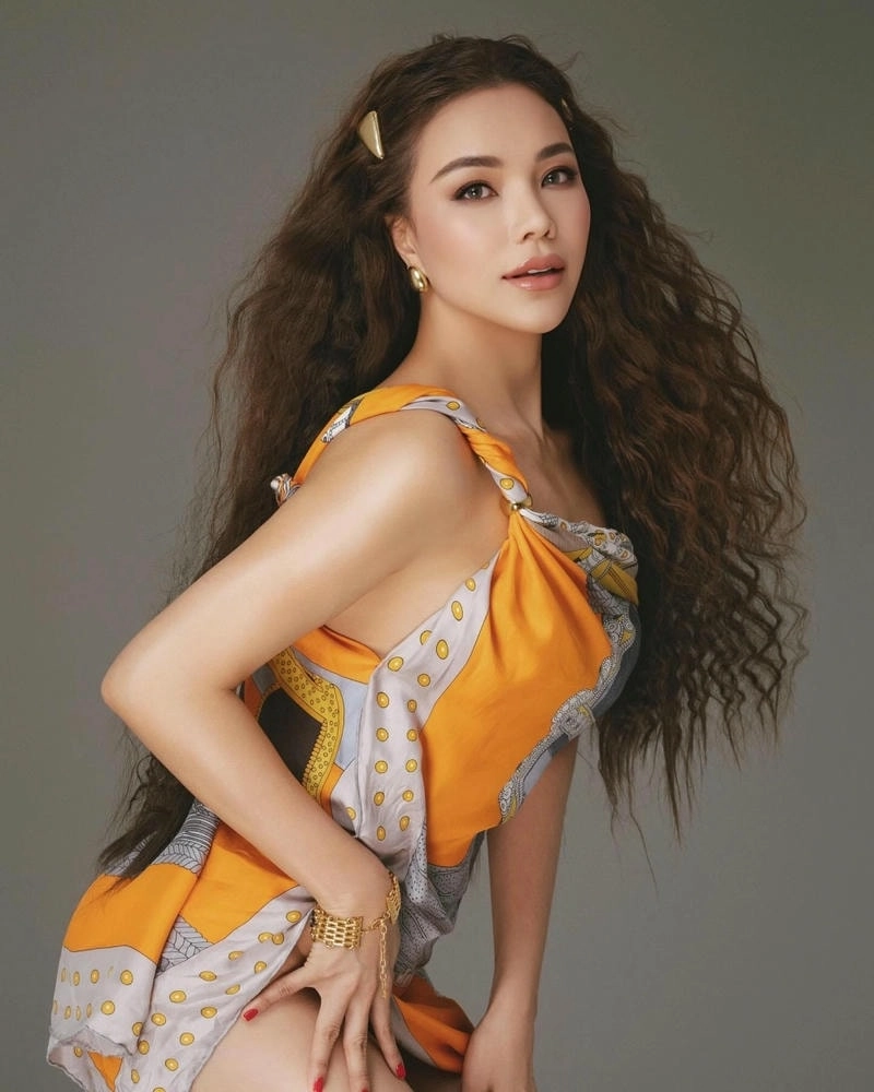 Vẻ đẹp kiêu sa của Á hậu Trà Ngọc Hằng