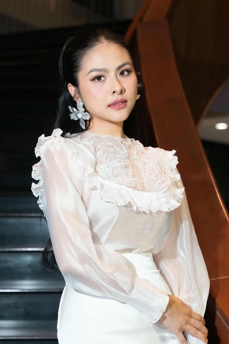 Nhan sắc Diễn viên Vân Trang nổi bật
