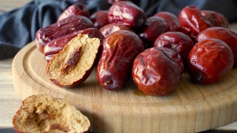 Những lưu ý khi ăn táo đỏ hàng ngày
