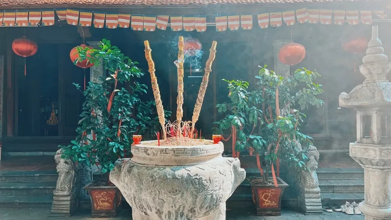 Nét kiến trúc cổ của Chùa Bà Đá gây ấn tượng sâu sắc