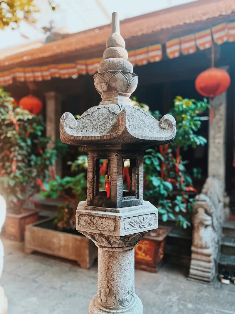 Chùa Bà Đá mang vẻ đẹp giản dị mà thanh tịnh
