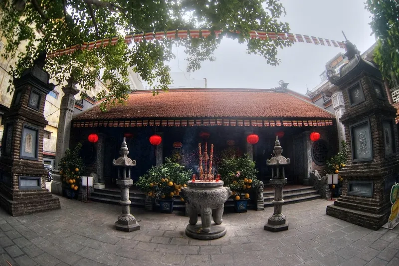 Chùa Bà Đá là điểm du lịch tâm linh nổi tiếng