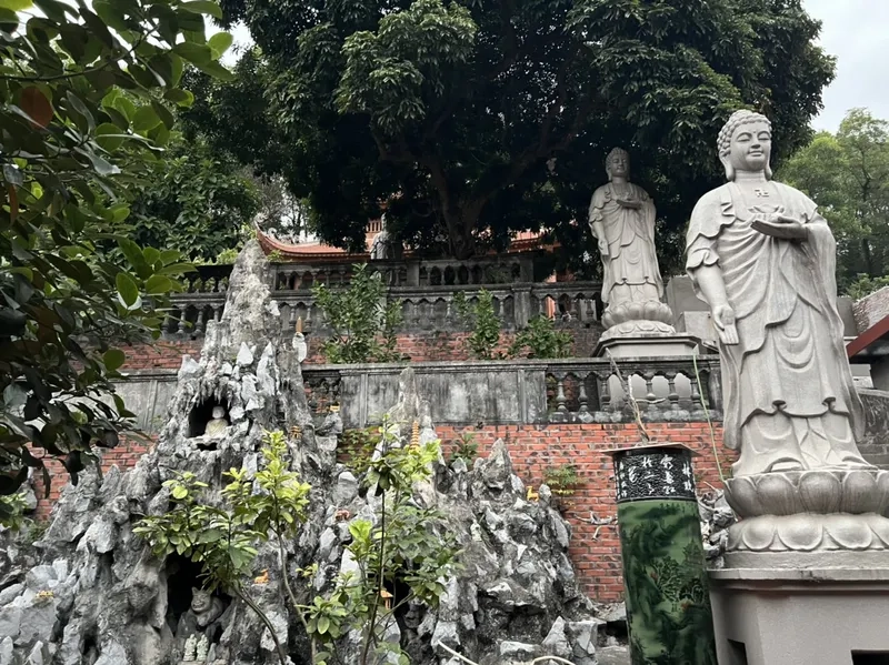 Chùa Hàm Long là điểm đến lý tưởng cho Phật tử