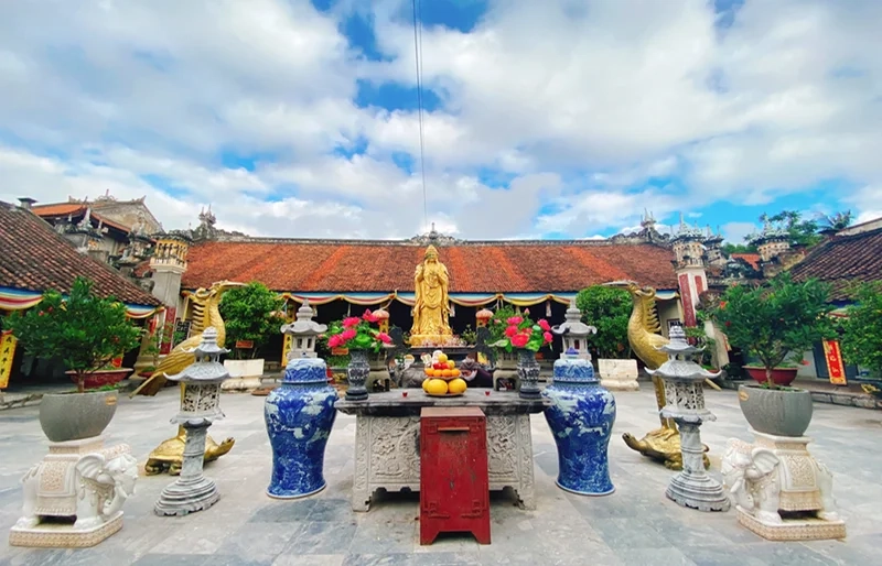 Lịch sử hình thành và phát triển của Chùa Hàng