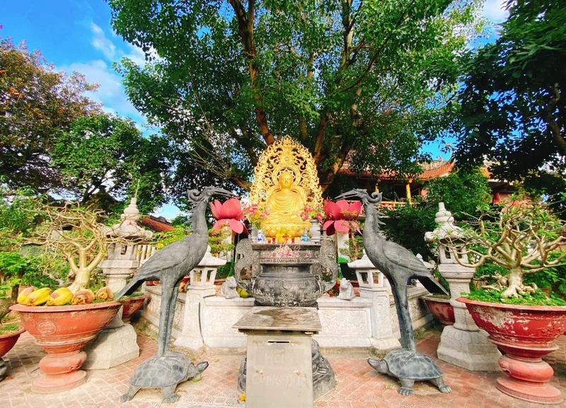 Chùa Hàng lưu giữ nét văn hóa truyền thống