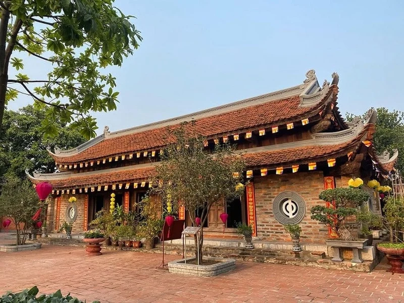 Vẻ đẹp yên ả của Chùa Kim Liên mùa thu