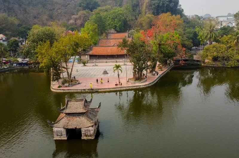 Hành hương về Chùa Thầy tìm lại sự an yên trong lòng