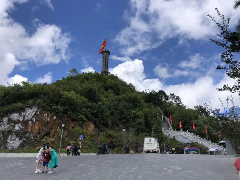 Kinh nghiệm tham quan Cột cờ Lũng Cú