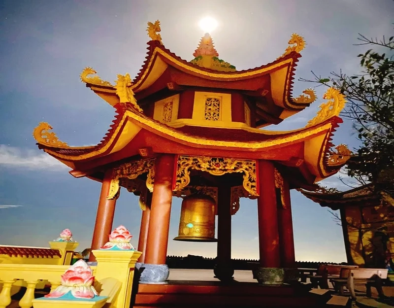 Kinh nghiệm tham quan đền Bà Đế