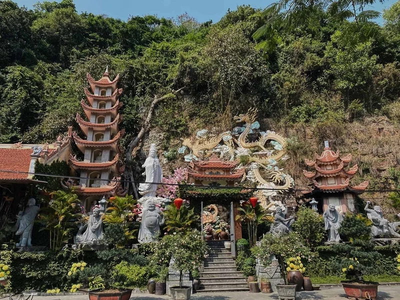 Đền Bà Đế gắn liền truyền thuyết dân gian