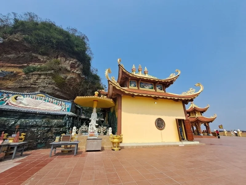 Đền Bà Đế nơi gửi gắm ước nguyện bình an