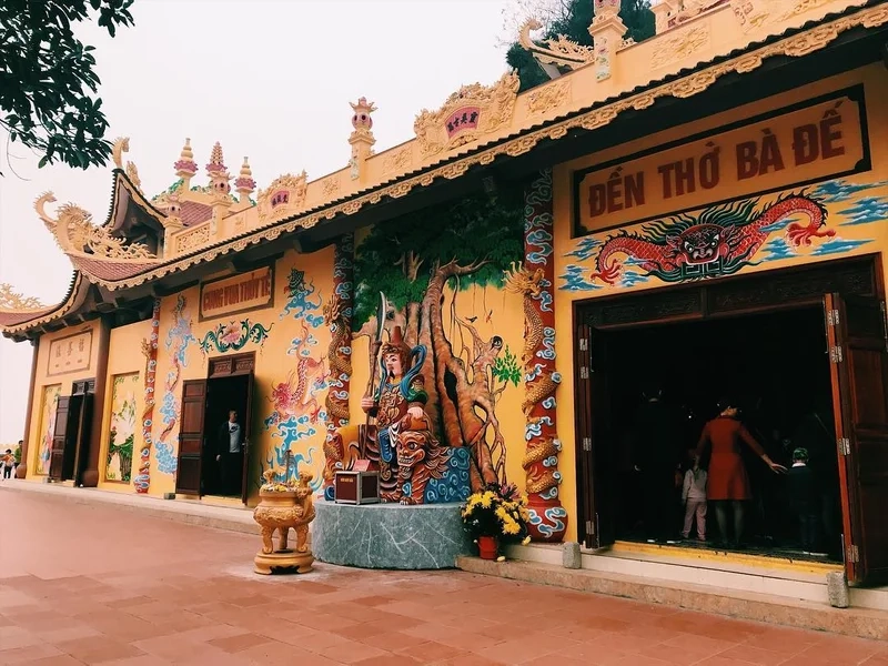 Đền Bà Đế điểm dừng chân yêu thích của du khách