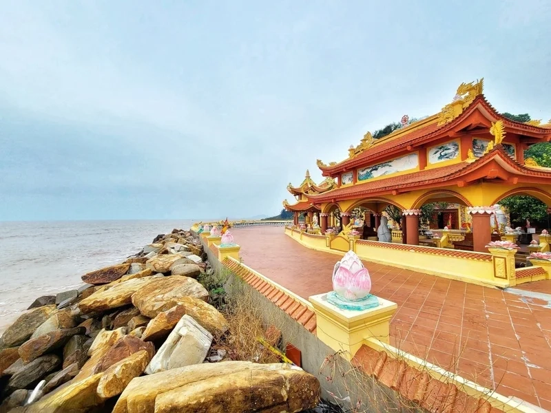 Đền Bà Đế mang nét đẹp trầm mặc thời gian