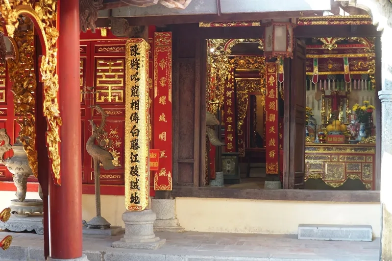 Không gian Đền Ngô Quyền yên bình và cổ kính