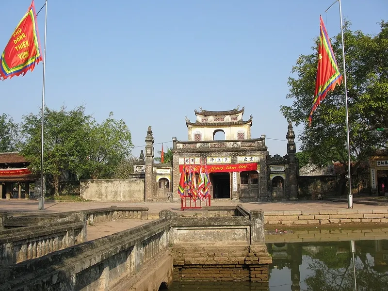 Không gian thanh tịnh bao trùm Đền Phù Đổng