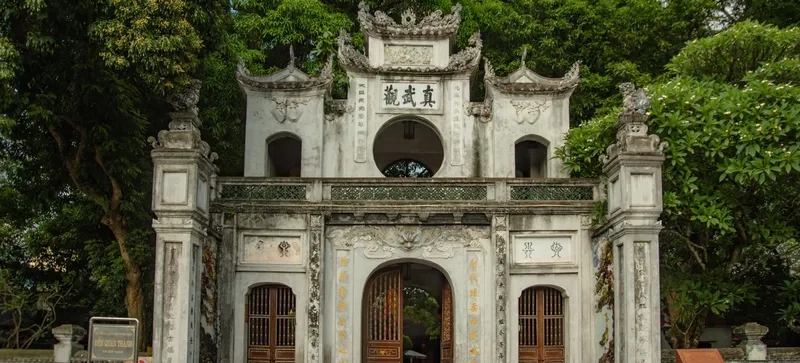 Vẻ đẹp trầm mặc và yên bình tại Đền Quán Thánh cổ kính