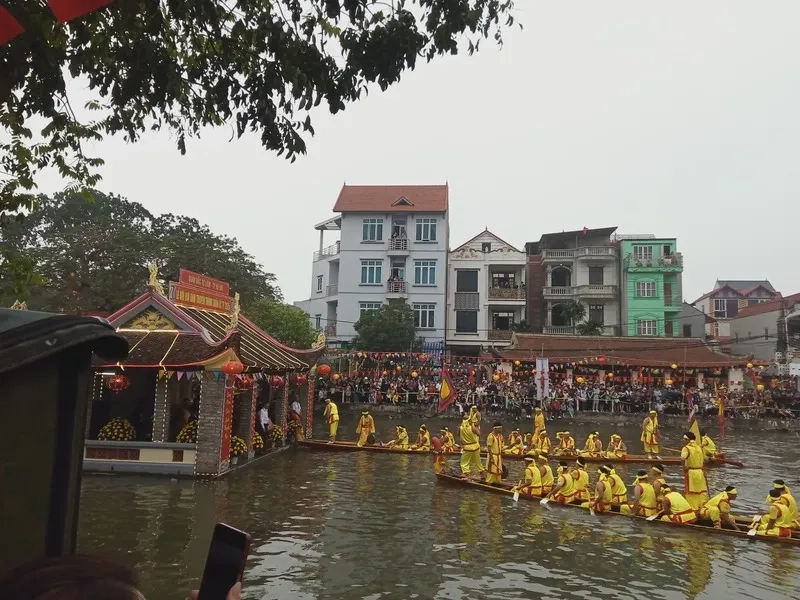 Đền Tam Giang hòa mình trong vẻ đẹp thiên nhiên