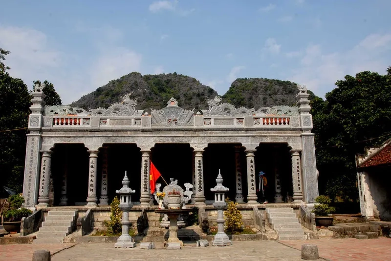 Khám phá vẻ đẹp cổ xưa của Đền Thái Vi