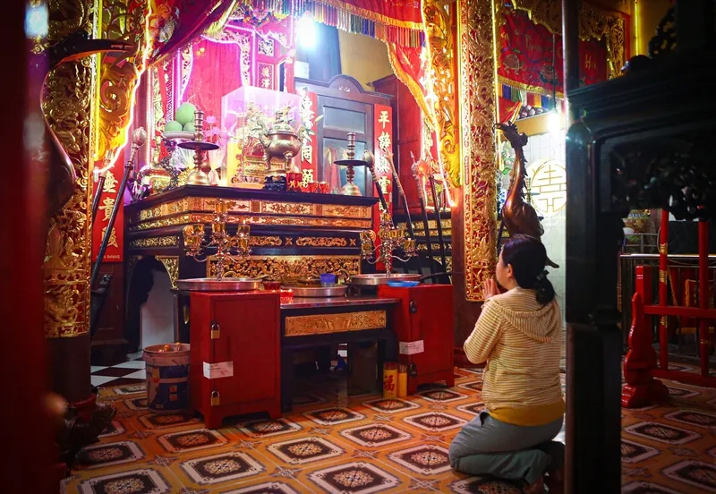 Không gian thanh tịnh của Đình Bình Đông cổ kính