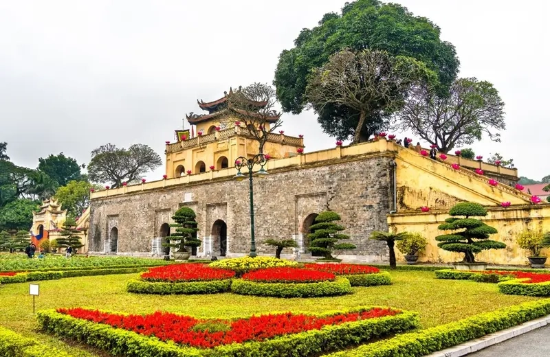 Khám phá lịch sử nghìn năm qua giới thiệu Hoàng Thành Thăng Long