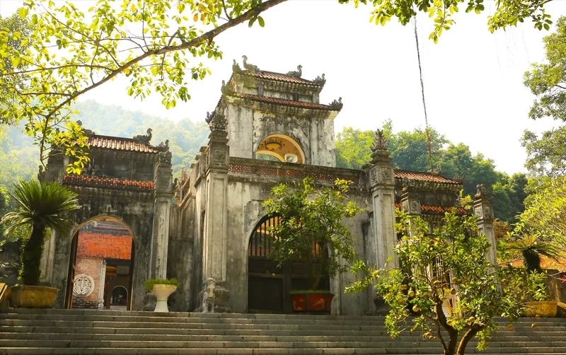 Về xứ Thanh ghé thăm đền Bà Triều nổi tiếng