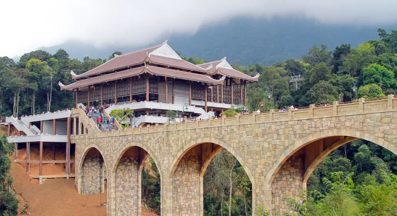 Hành hương về đất Phật qua khu di tích Yên Tử linh thiêng