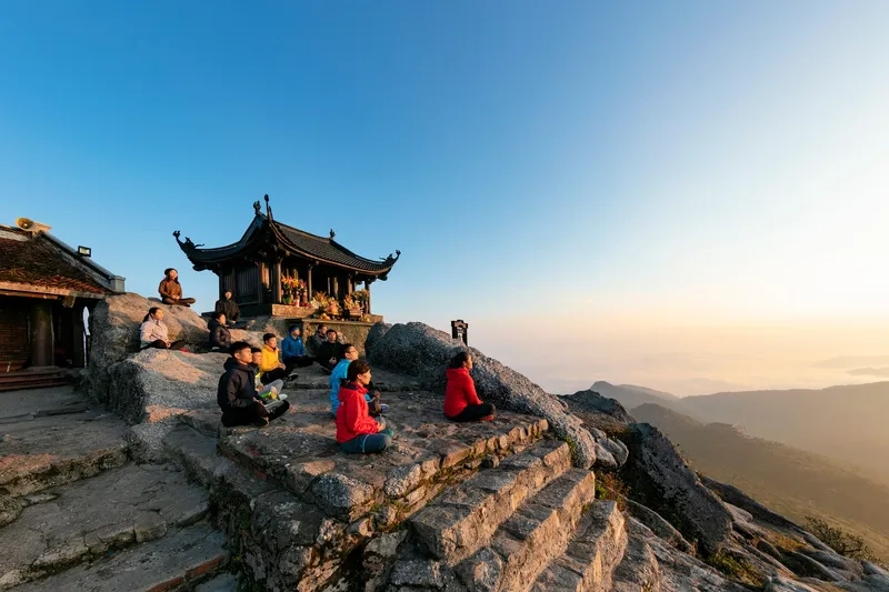 Đắm chìm trong thiên nhiên và tâm linh tại danh thắng Yên Tử