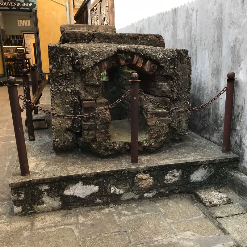 Khám phá lịch sử hào hùng tại Nhà tù Hỏa Lò