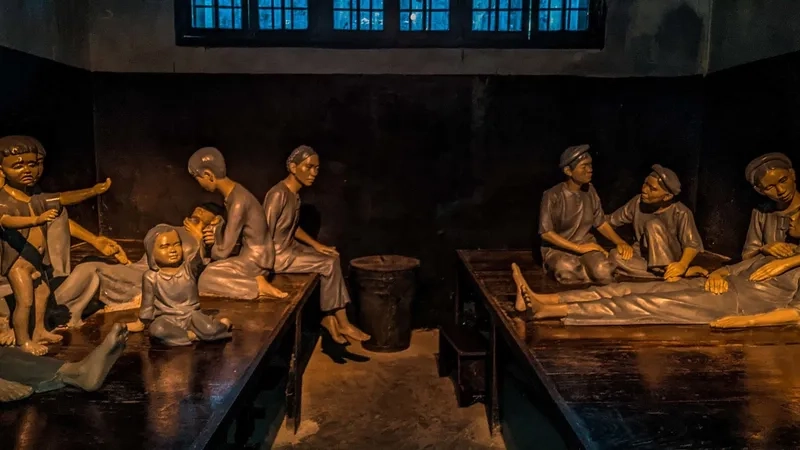 Nhà tù Hỏa Lò chứng nhân của thời chiến