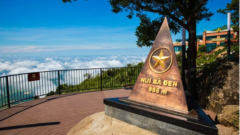 Về Tây Ninh để du lịch chùa Bà Đen thanh tịnh