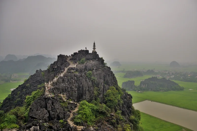 Quần thể Tràng An chốn bình yên giữa núi non