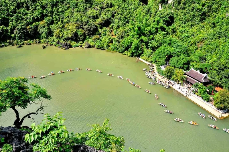Quần thể Tràng An điểm du lịch nổi tiếng thế giới