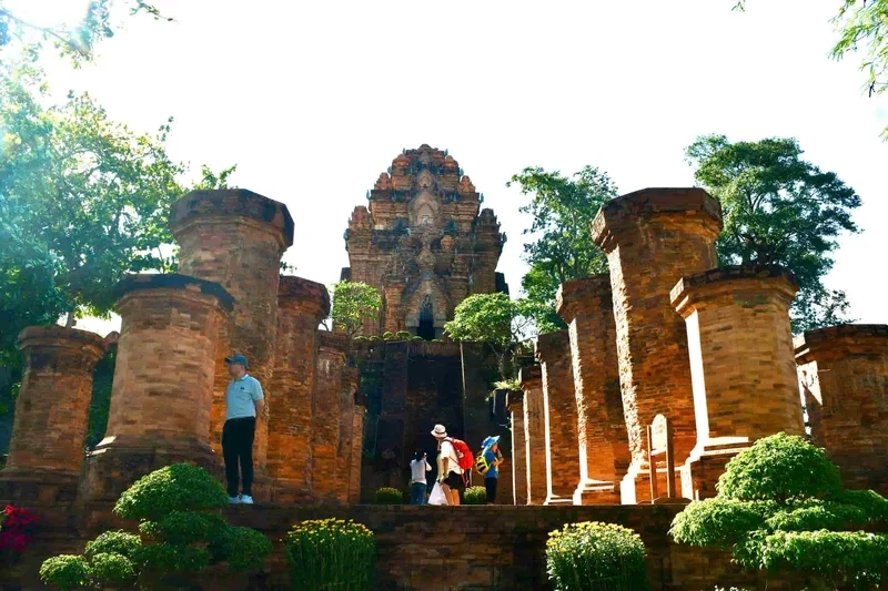 Tháp Bà Ponagar cổ kính giữa lòng Nha Trang