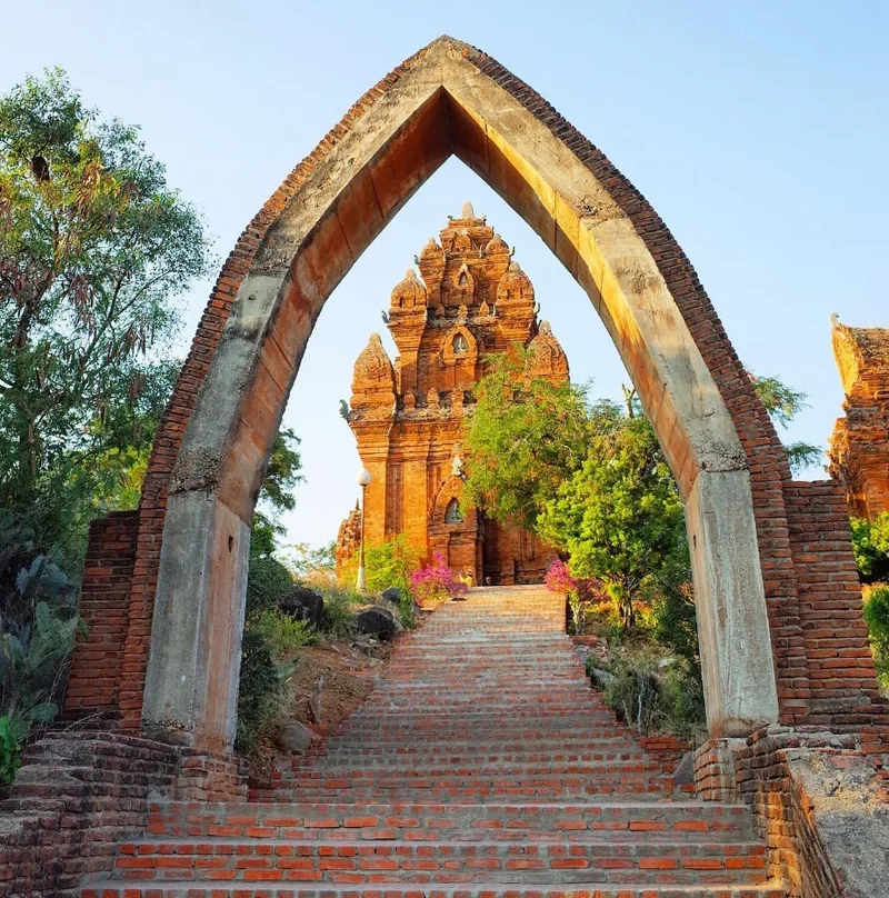 Tháp Chăm Po Klong Garai đẹp qua từng góc máy