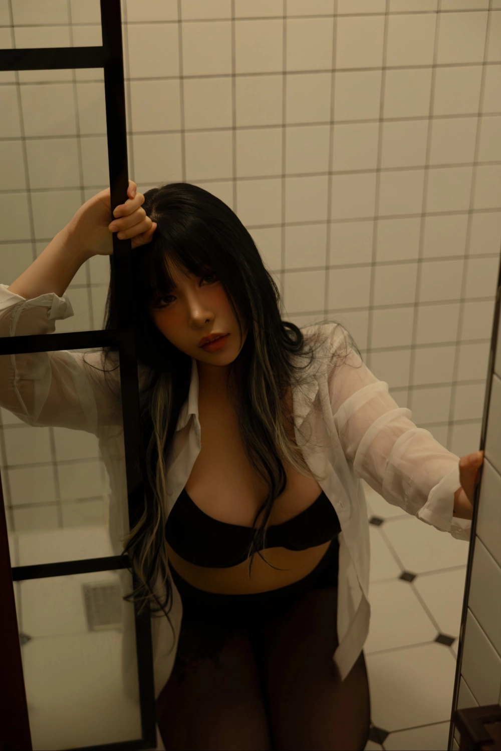 Gái xinh khoe hàng nóng bỏng mang nét đẹp gợi cảm bốc lửa đầy sức hút