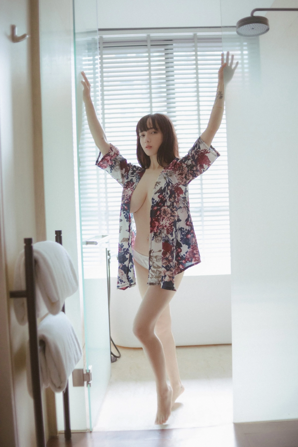 Bóp vú gái xinh qua đường thay bằng nét đẹp gợi cảm sexy đầy thu hút