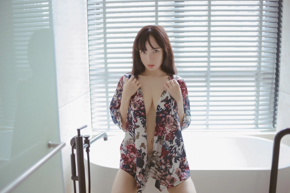 Gái xinh khoe vú bự thay bằng nét đẹp táo bạo sexy đầy thu hút