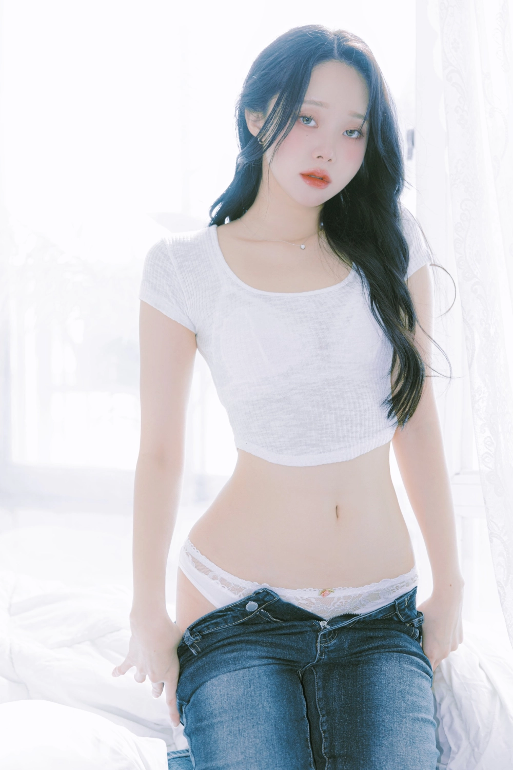 Gái xinh khoe hàng ngoài trời mang nét đẹp năng động sexy đầy sức hút