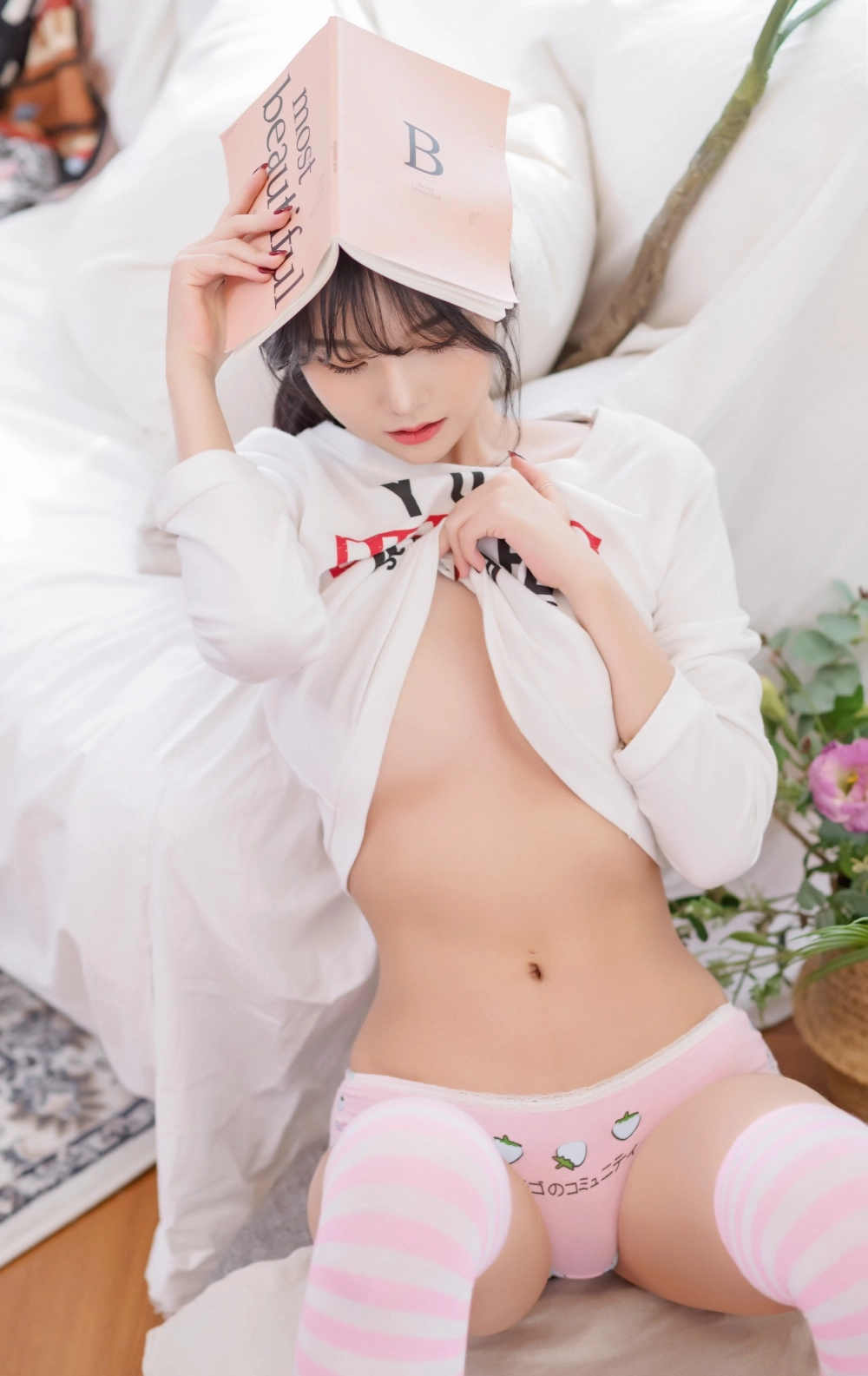 Ảnh gái xinh khỏa thân 18+ thay bằng nét đẹp táo bạo sexy đầy sức hút