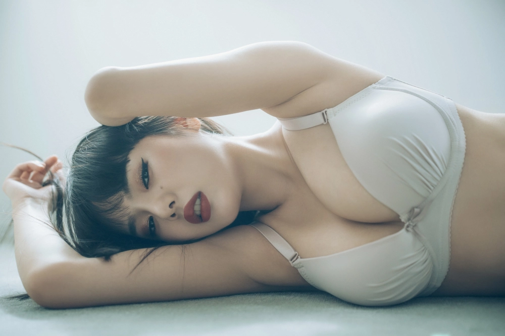 Gái xinh mặc bikini khoe hàng mang nét đẹp sexy bốc lửa đầy sức hút