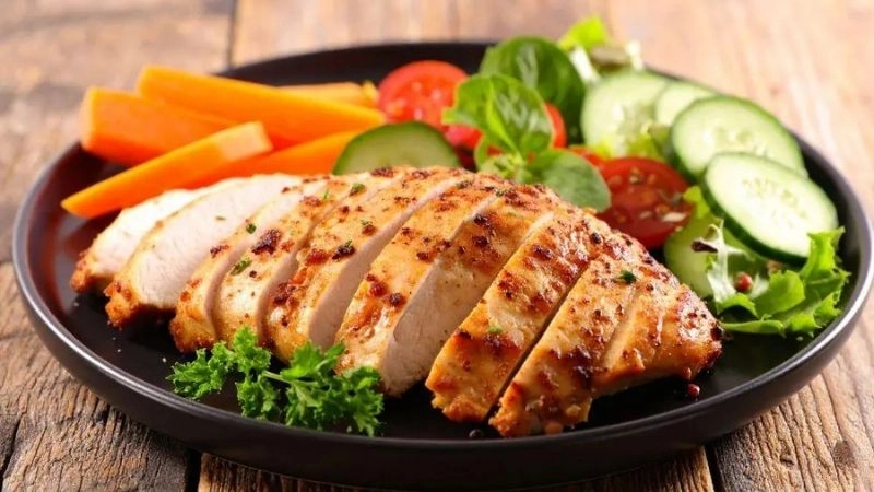 Mẹo chế biến ức gà thơm ngon không bị khô khốc