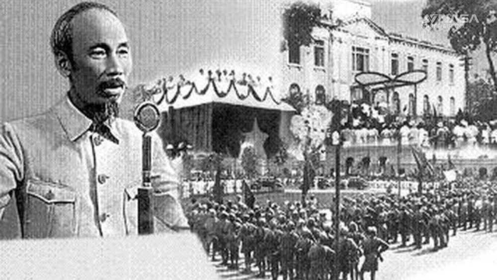 Bác Hồ đọc Tuyên ngôn Độc lập tại Quảng trường Ba Đình dưới tên Hồ Chí Minh.