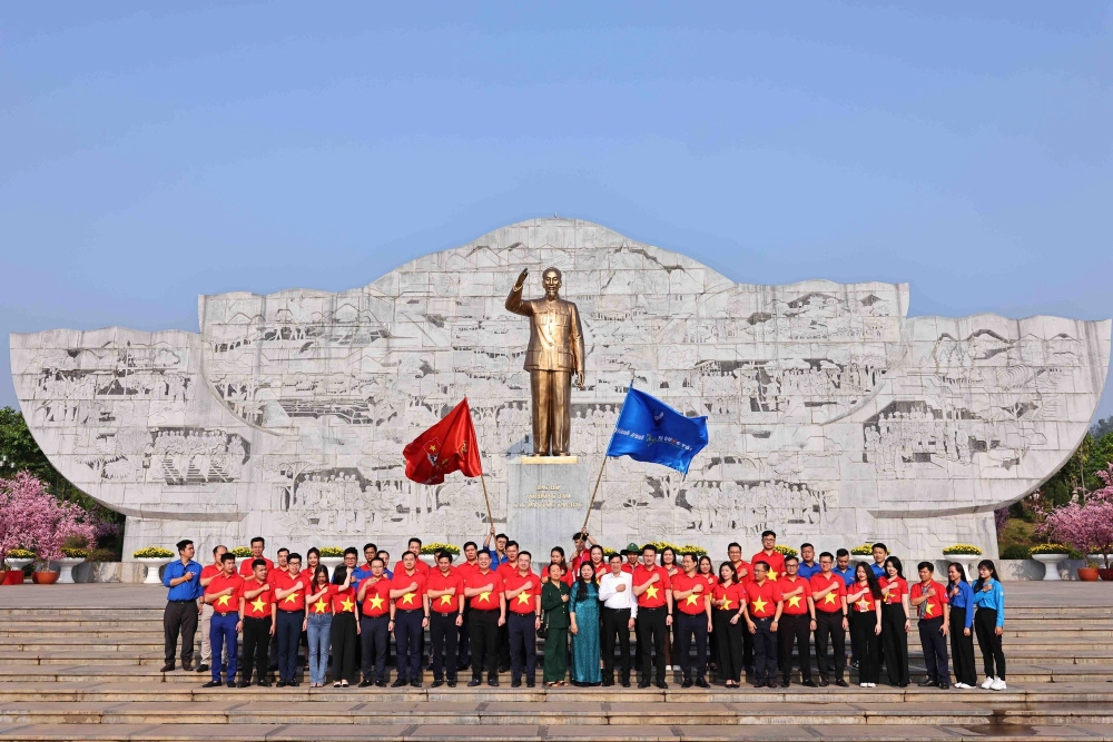 Thế hệ trẻ Việt Nam tự hào tham quan và tìm hiểu các di sản thế giới.