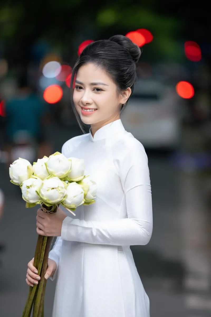 Ảnh Dương Hoàng Yến khoe thần thái đỉnh cao khiến fan mê mẩn