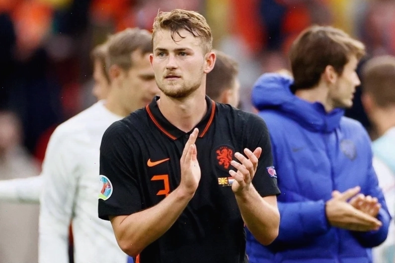 De Ligt c&ugrave;ng tuyển quốc gia H&agrave; Lan