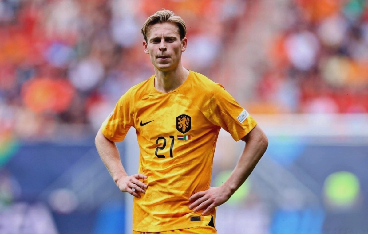 Frenkie de Jong trong m&agrave;u &aacute;o ĐTQG H&agrave; Lan
