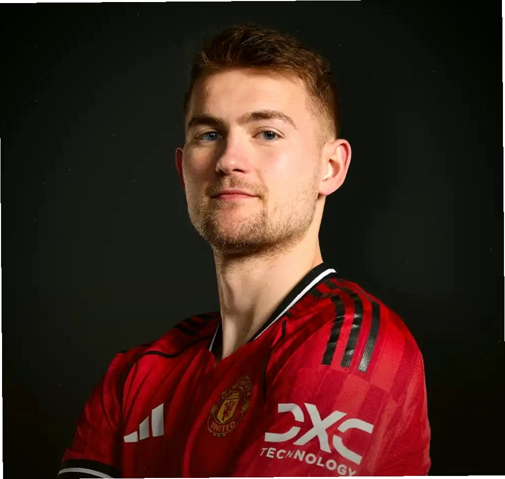 Matthijs de Ligt trong m&agrave;u &aacute;o thi đấu